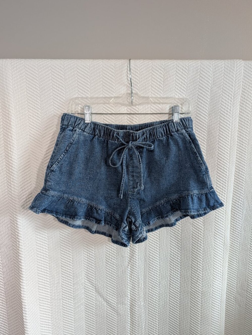 American Eagle Ruffle Hem Denim Shorts Size Small Feminine Cottagecore Summer
